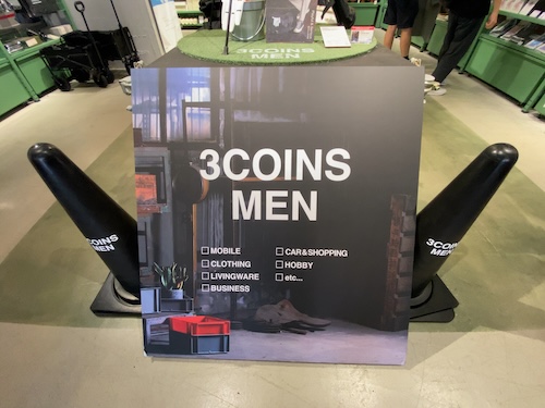 3COINS MENの店舗内にあるカテゴリ紹介